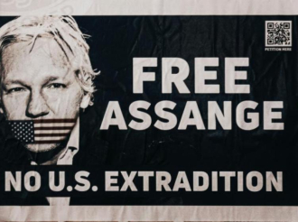 SAD dao garancije britanskom sudu za Assangeovo izručenje, Assangeova supruga ih opisuje kao “besramna zavaravanja”