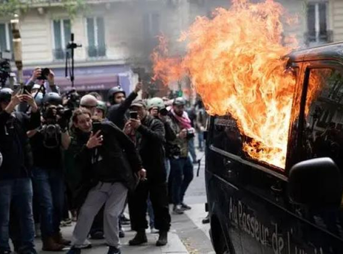 Eskalacija nasilja na protestima u Parizu: Najmanje 15 osoba uhapšeno