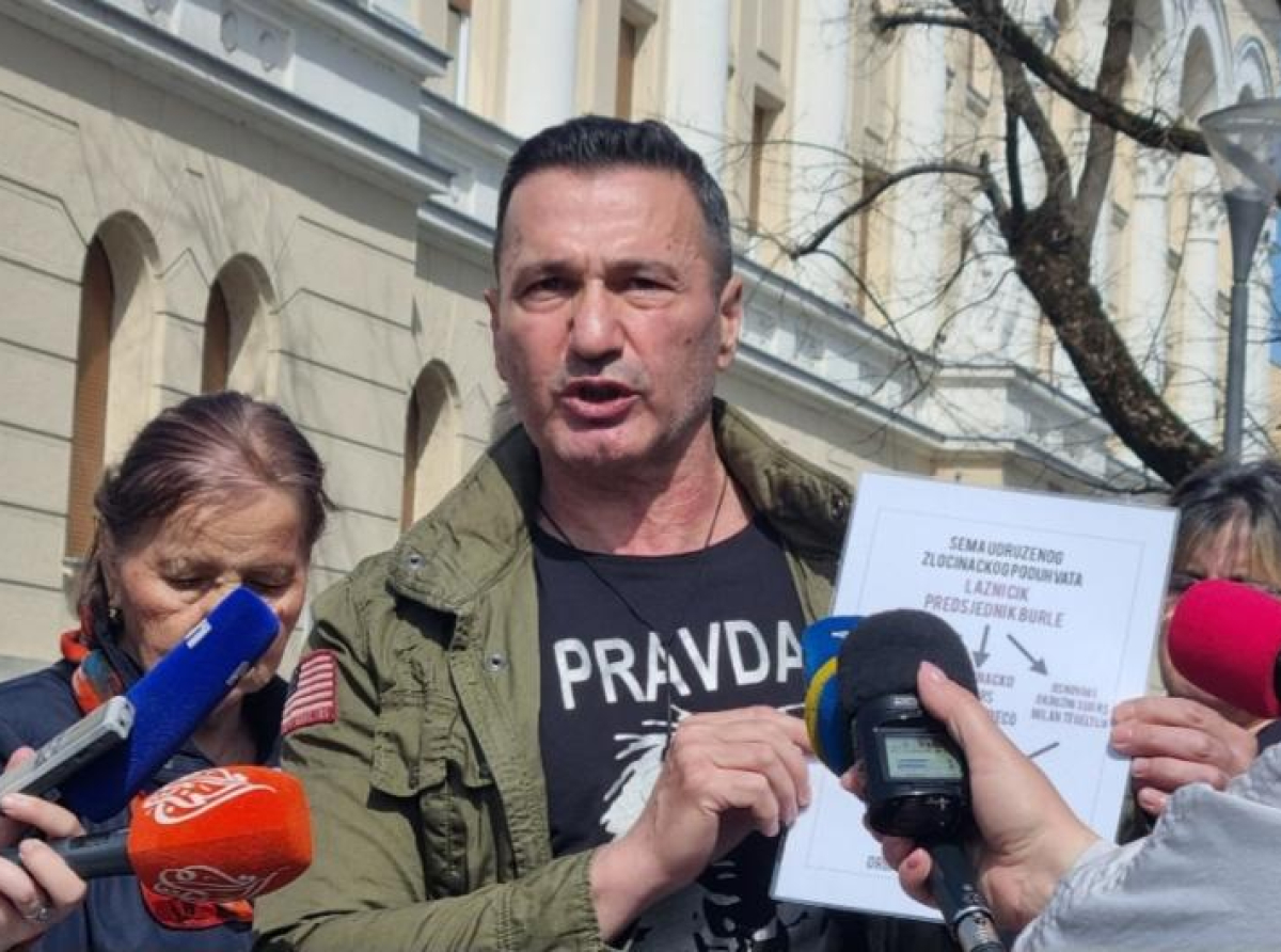 Davor Dragičević ispred Palate Predsjednika: Ja znam šta se dogodilo Davidu