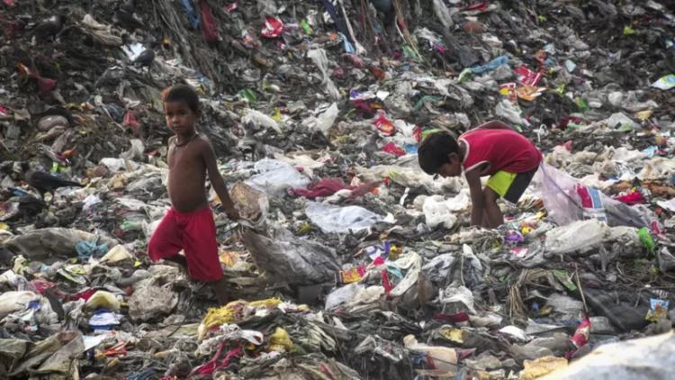 Deca u Bangladešu rade na deponiji za niske plate