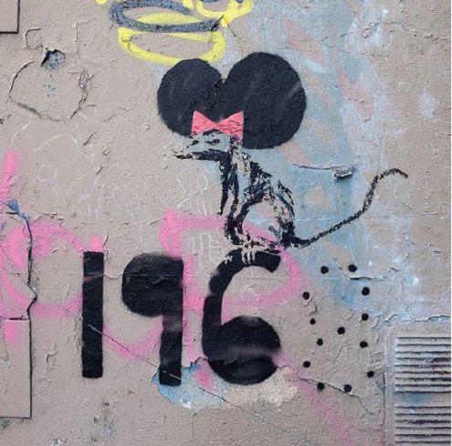 banksy se raspistoljio u parizu murali za prava migranata i podsjecanje na 68 6780 9024