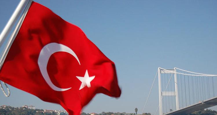 turska zastava vijori 620x330