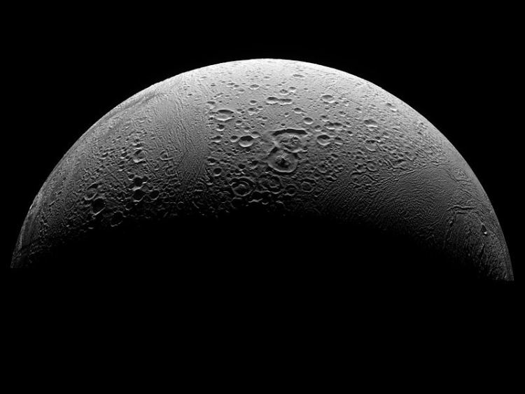 800px PIA08409 North Polar Region of Enceladus