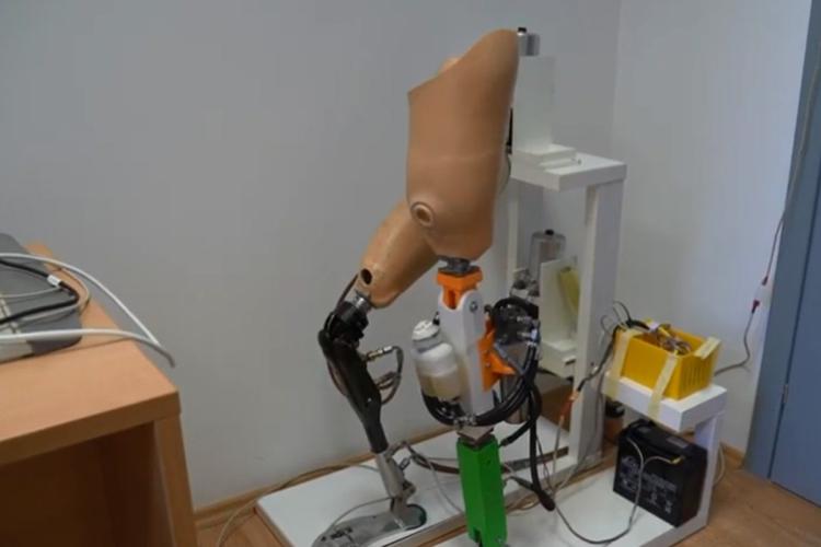 pametna proteza koja oponaša normalan hod