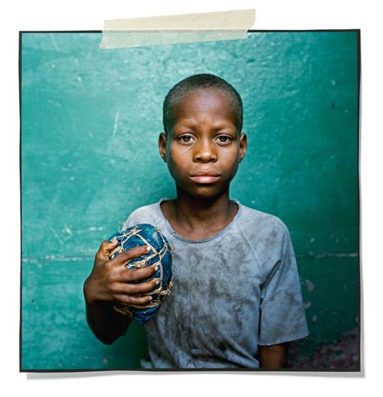 01 mozambique youth homemade soccer ball 580v 199804545